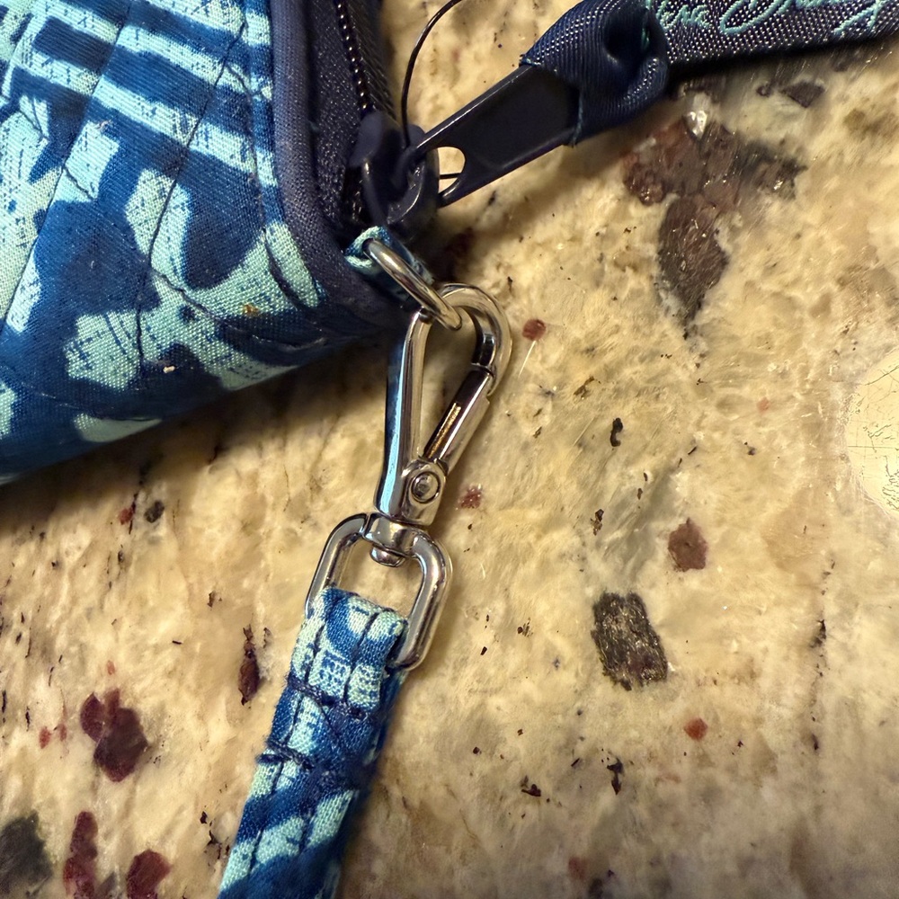 Vera Bradley Blue Geometric Quilted RFID‎ Zip Around Wristlet Wallet Clutch - Picture 4 of 5